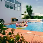 Alojamento de Acomodação e Pequeno-almoço Surfinn Algarve 3*