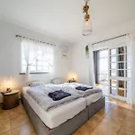 Surfinn Algarve Alojamento de Acomodação e Pequeno-almoço 3*